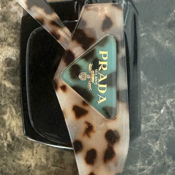 Chic Black Oversized Inspired Prad@ Sunglasses - Picture 5 of 5